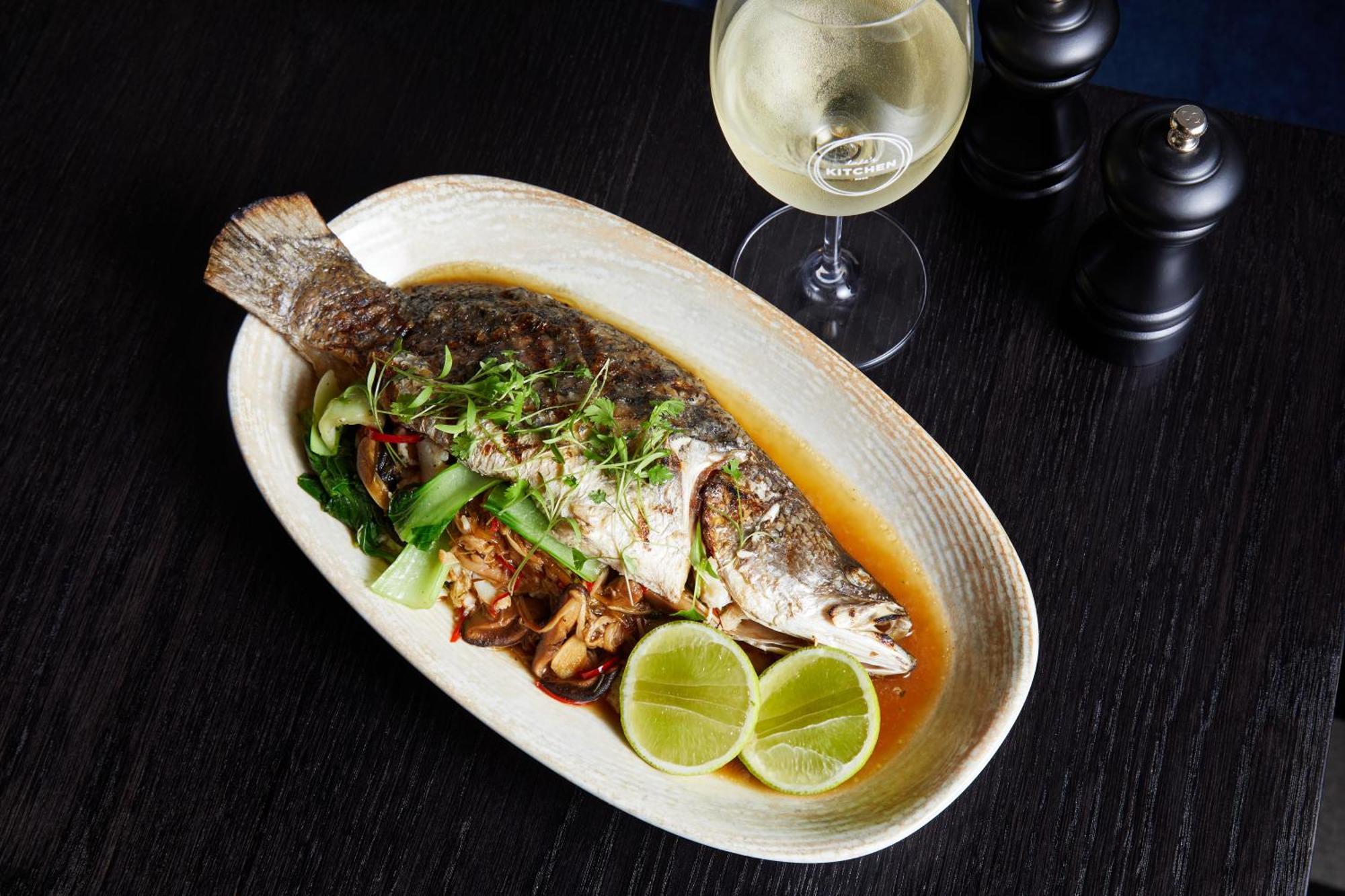 מלון Kimpton Margot Sydney By Ihg מראה חיצוני תמונה A whole turbot prepared with a soy sauce