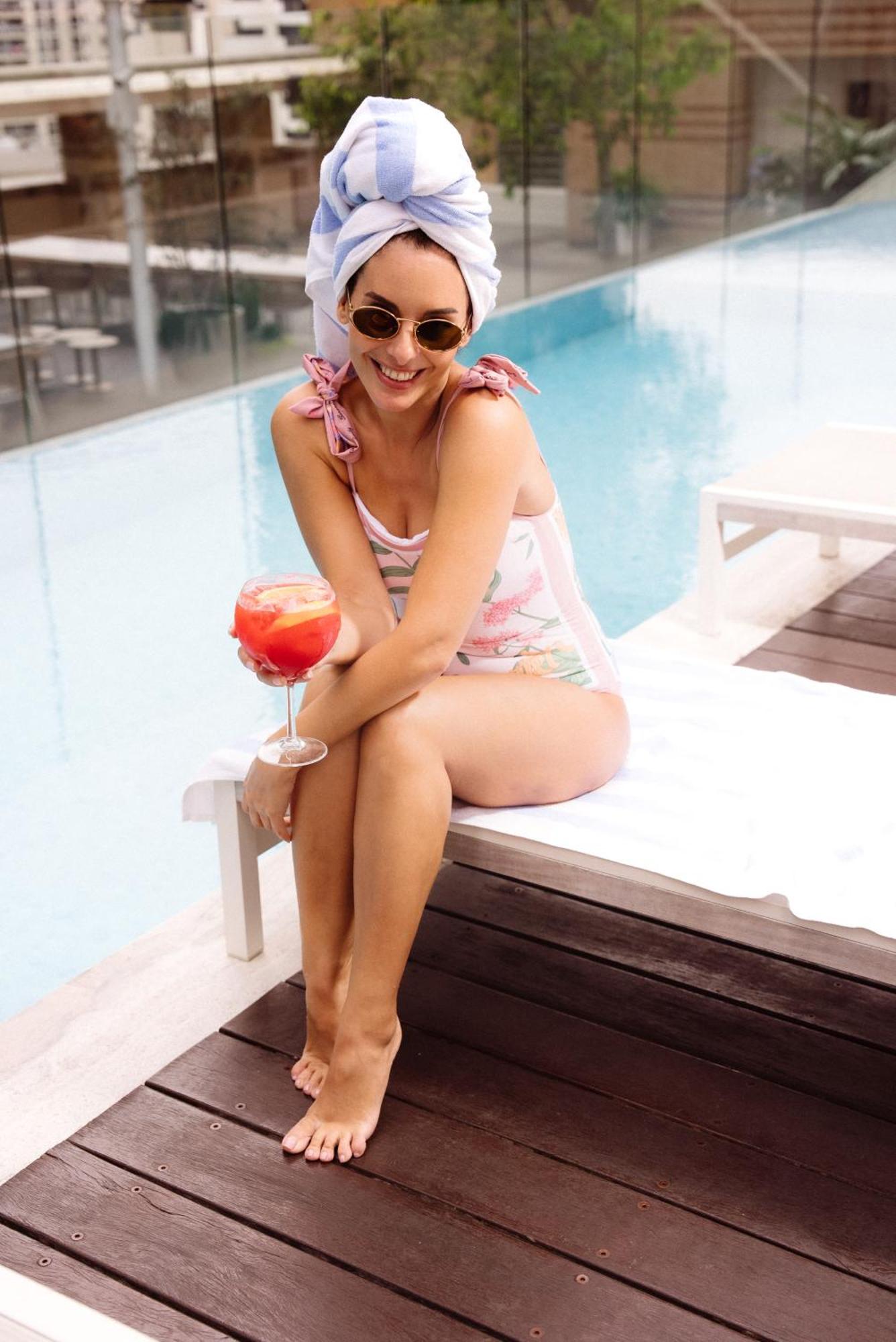 מלון Kimpton Margot Sydney By Ihg מראה חיצוני תמונה A woman wearing a one-piece swimsuit
