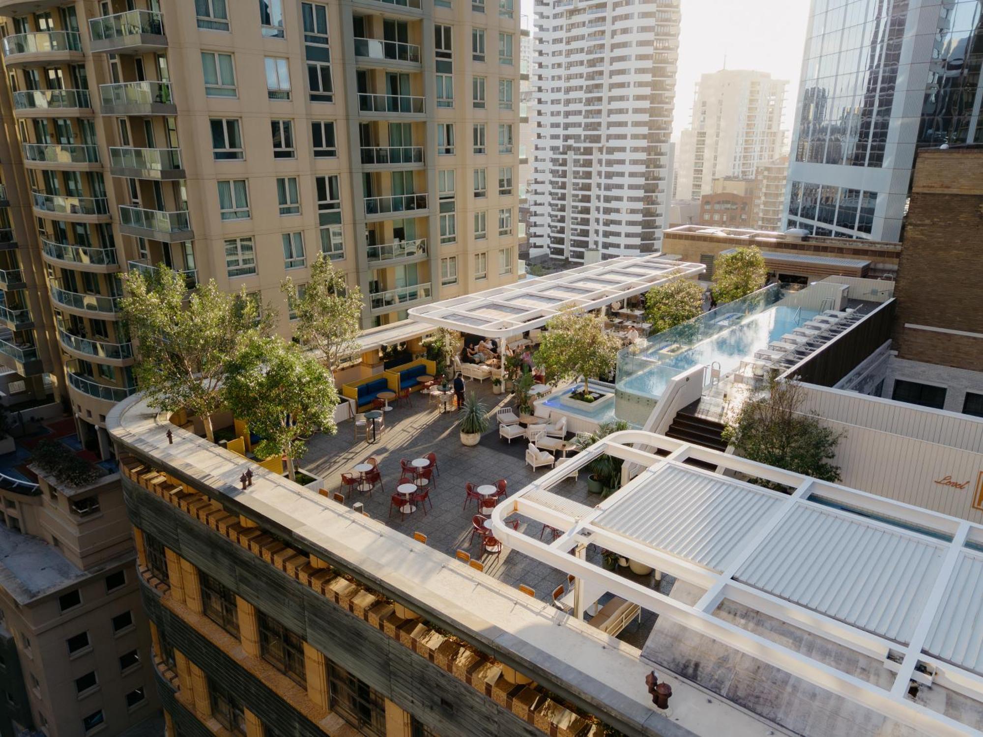מלון Kimpton Margot Sydney By Ihg מראה חיצוני תמונה The rooftop pool at the Ritz-Carlton, Dubai